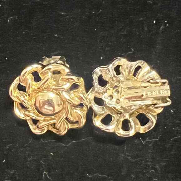 Vintage Lisner Gold Tone Filigree Clip-On Earrings - Picture 4 of 4